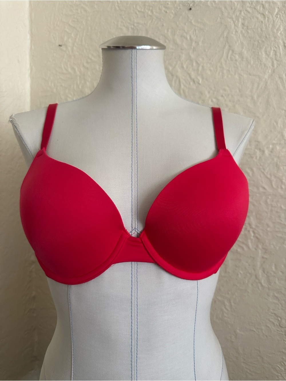 Victoria’s Secret Pink Wear Everywhere T-Shirt Lightly Lined Red Bra 36C